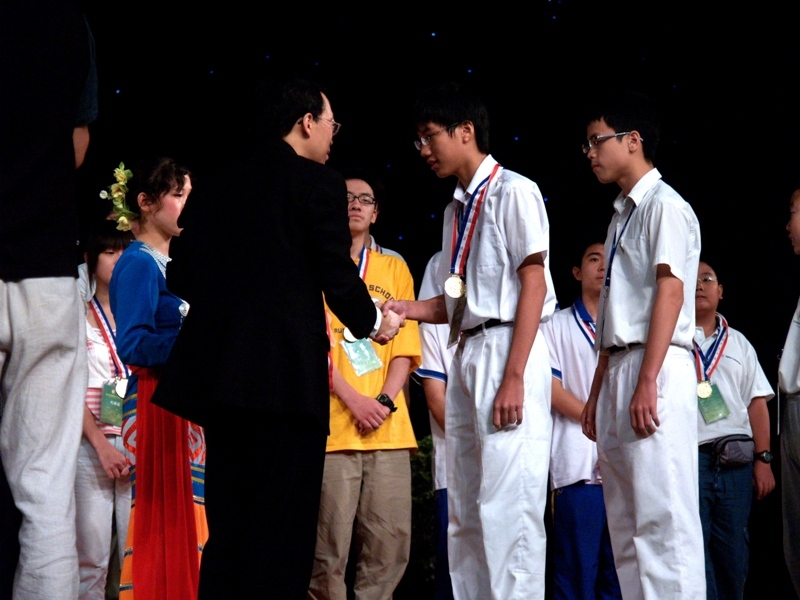 瑪利諾神父教會學校的劉德誠、劉德健同學憑作品「防撞鎖」勇奪一等獎