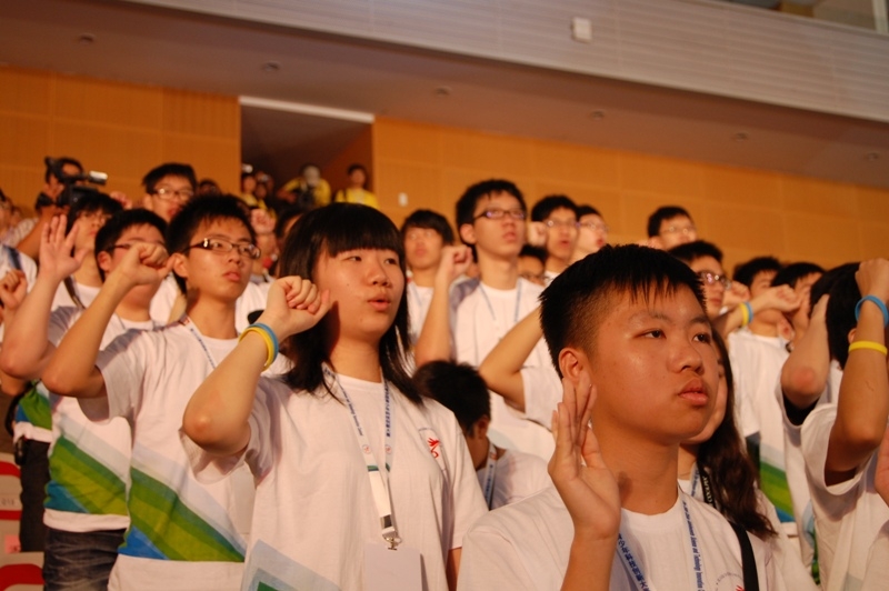 香港代表隊的同學與其他地區的參賽同學一同於賽前宣誓