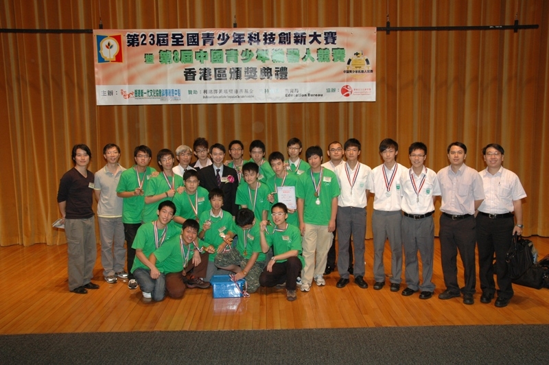 一眾獲獎同學於香港區頒獎典禮中合照。